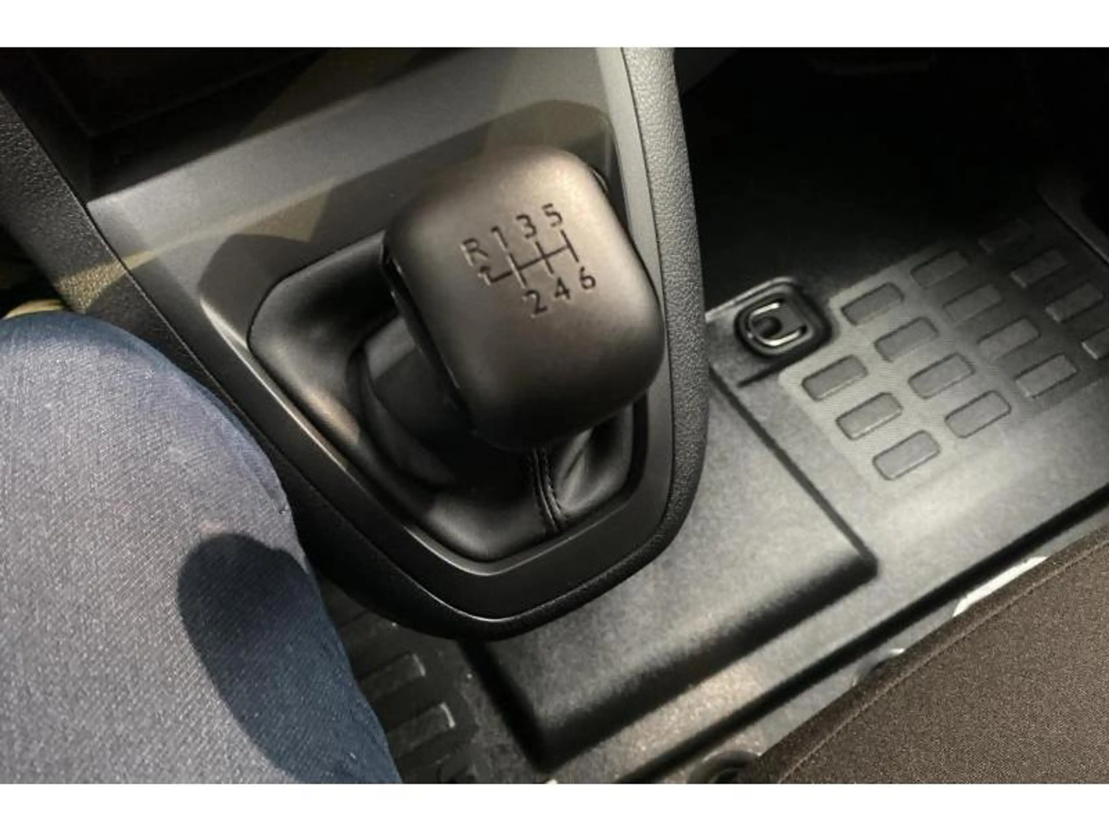Peugeot Expert IV Premium — photo 15