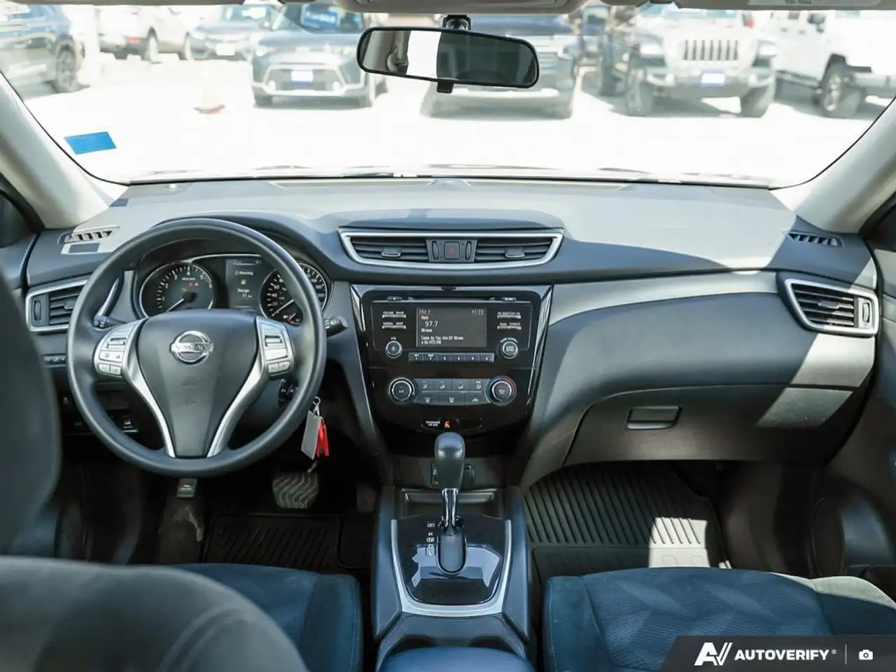 Nissan Rogue снимка Nissan Rogue