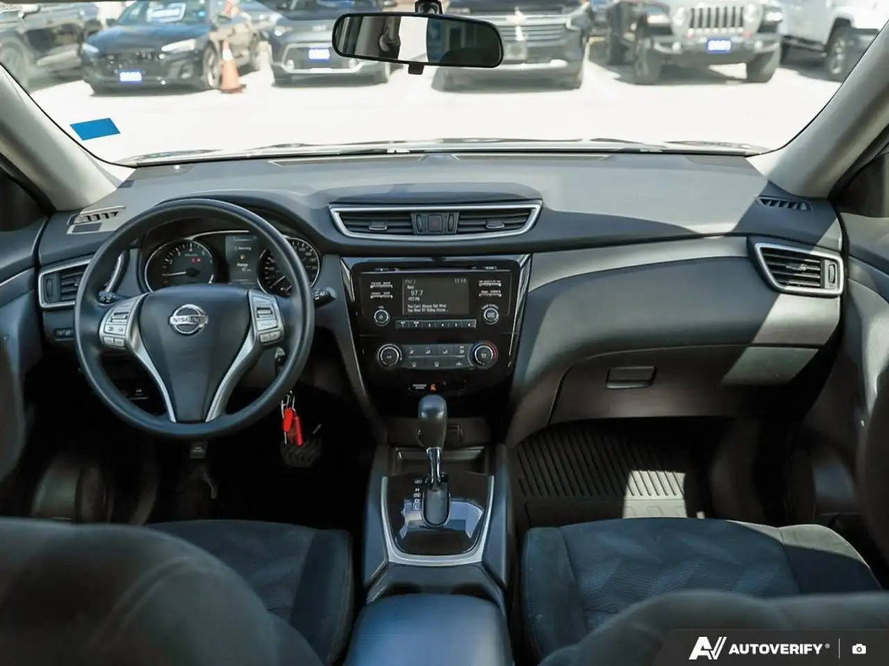 Nissan Rogue снимка Nissan Rogue