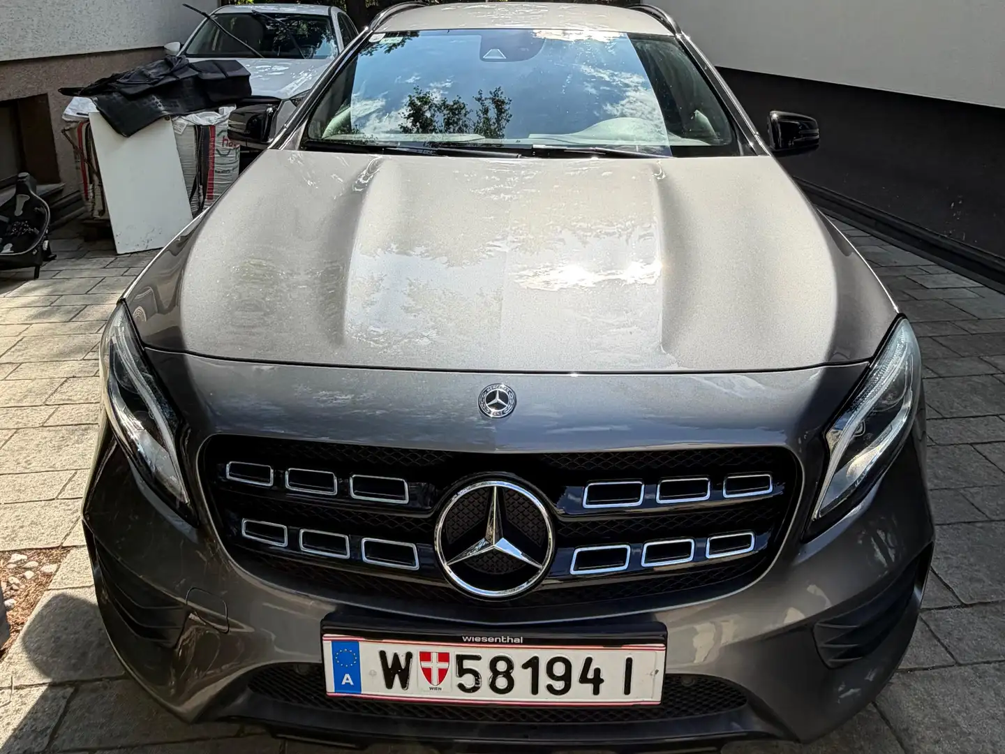 Mercedes-Benz GLA 200 GLA 200 d Austria Edition Austria Edition Grau - 2
