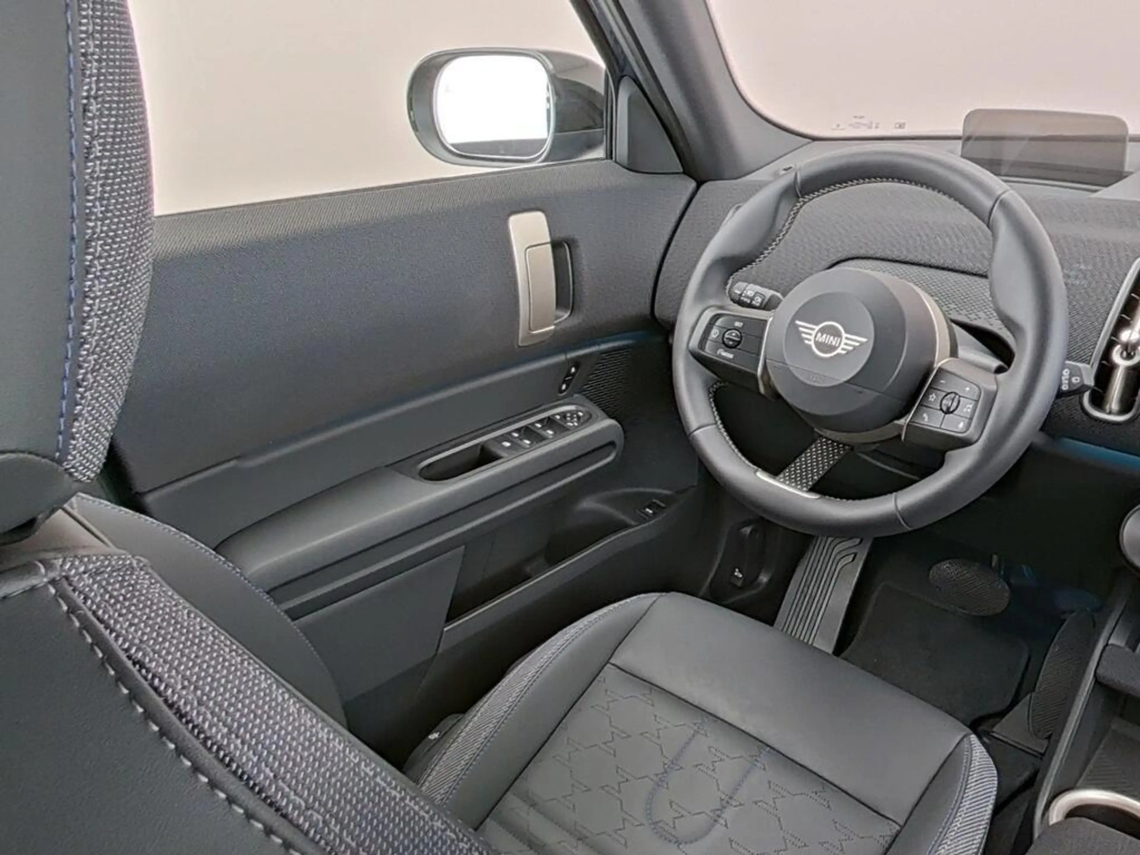 MINI Countryman E Classic S 66.5 kWh — photo 4
