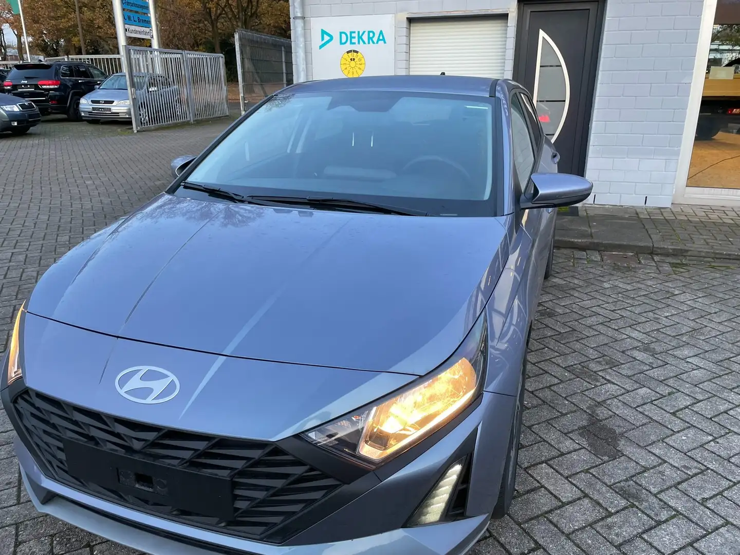 Hyundai i20 i20 1,2 Family Climatr. SHZ+LHZ 16"Alu Navi ... Blau - 2