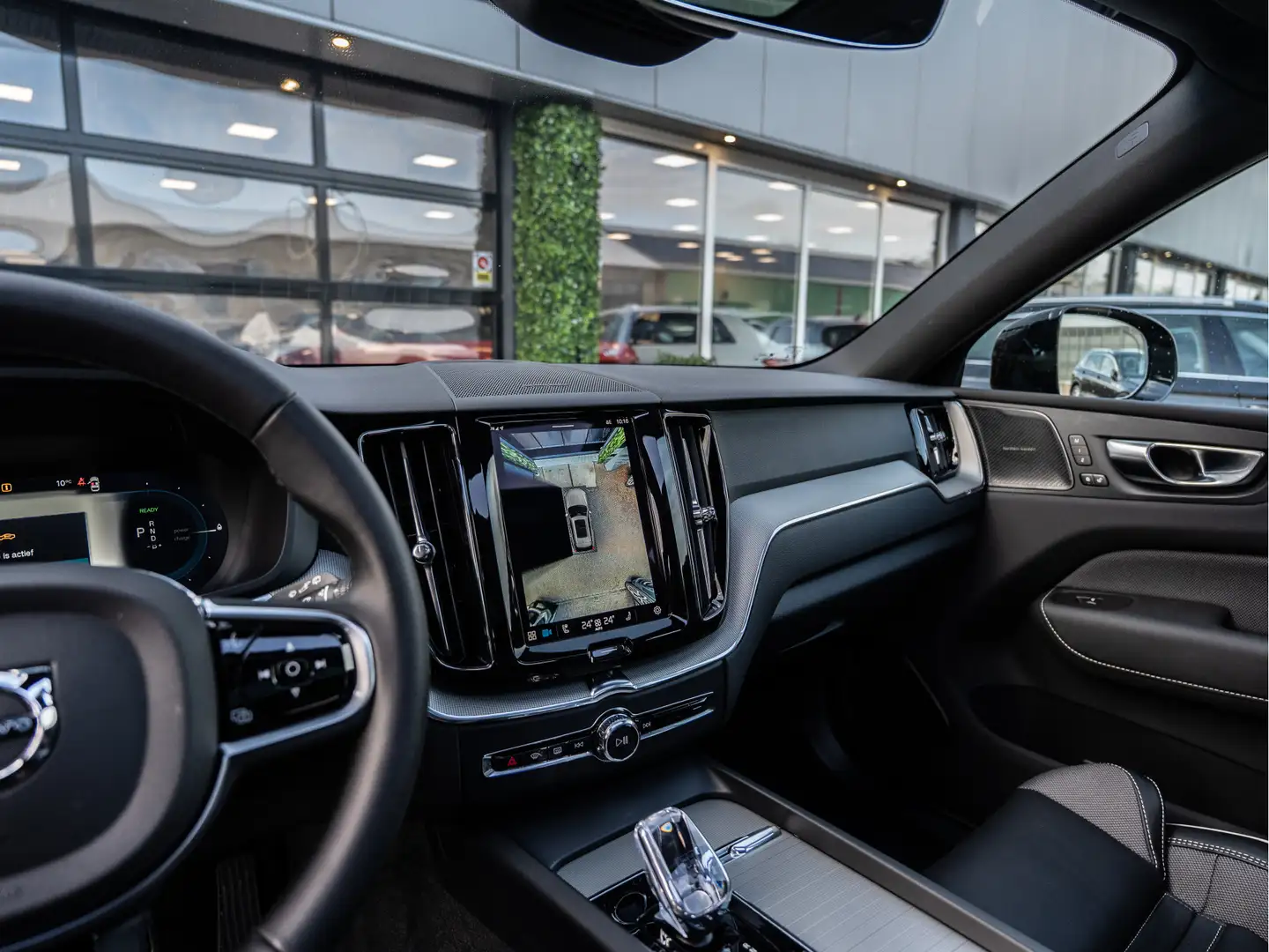 Volvo XC60 2.0 T6 Plug-in hybrid AWD Ultra Black Edition | SO Schwarz - 2