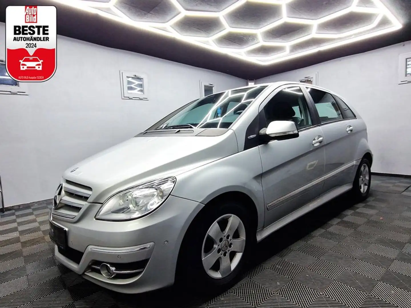 Mercedes-Benz B 180 SPORT|LEDER|NAVI|ALUS|SITZHEIZUNG|KLIMA Срібний - 1