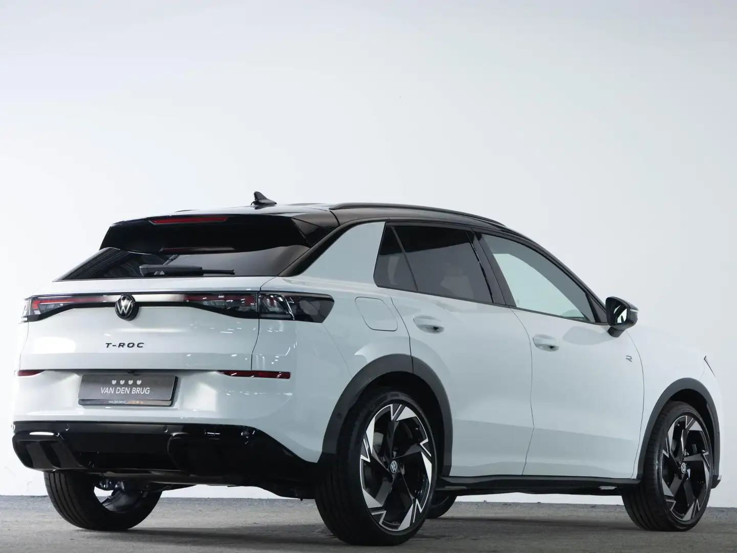 Volkswagen T-Roc R-Line First Edition 1.5 eTSI 150 PK | 360' camera Wit - 2