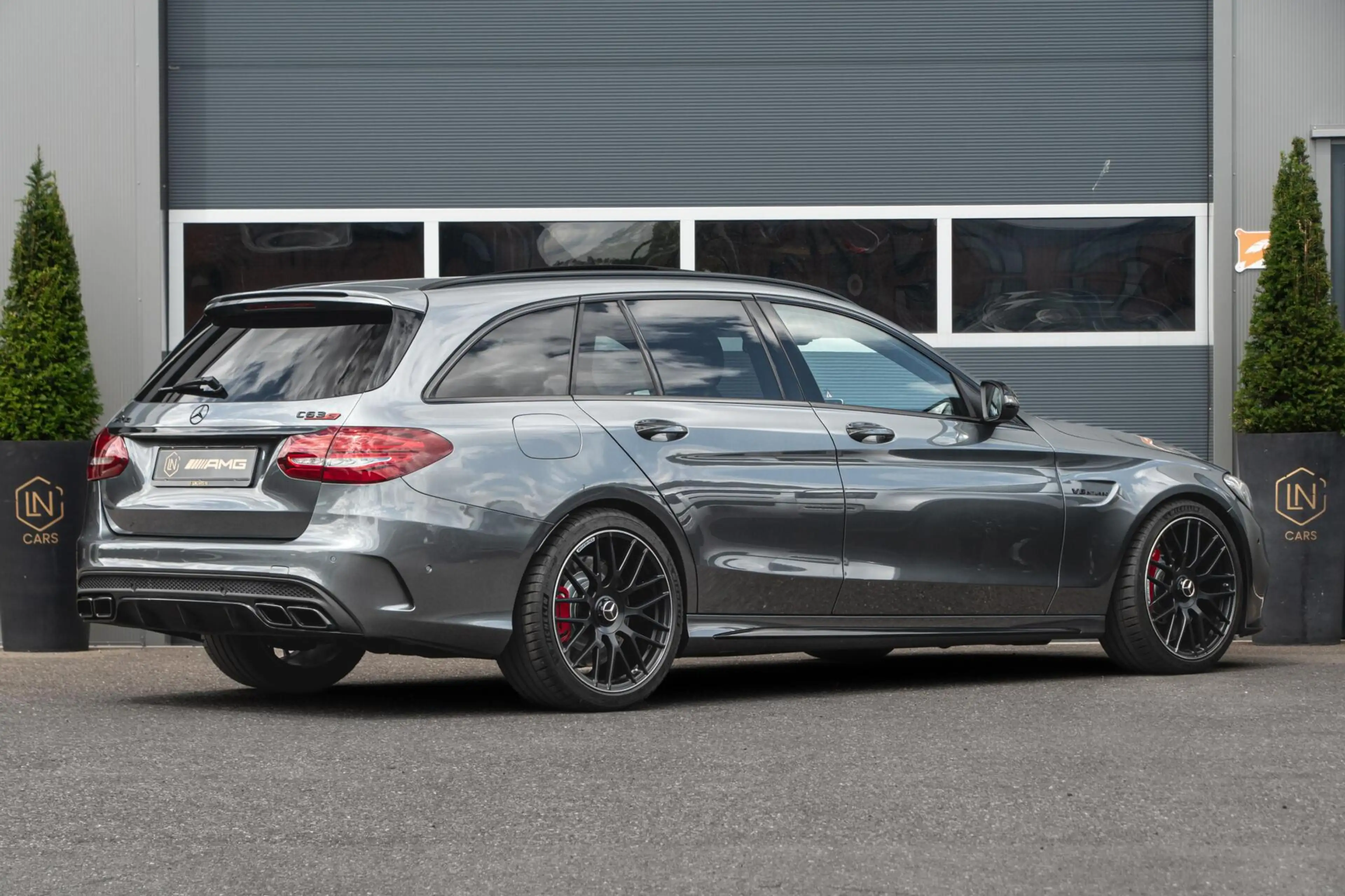 Mercedes-Benz C 63 AMG Estate S | Pano | HU| DAB | Camera — photo 6