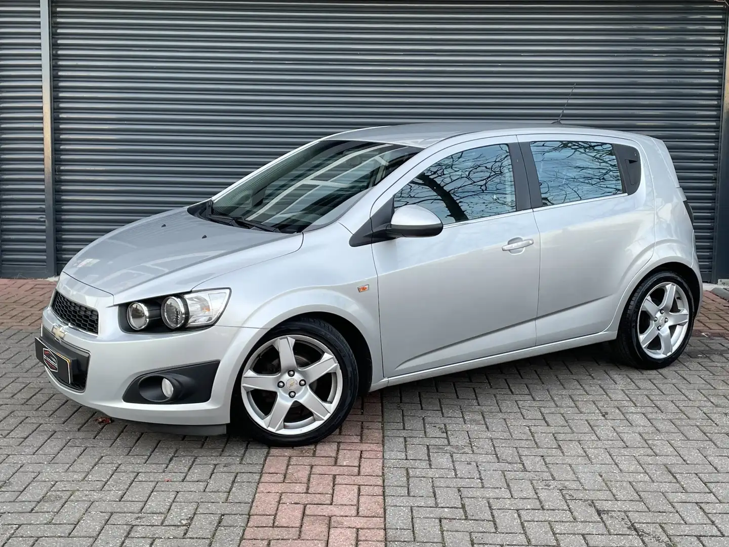Chevrolet Aveo 1.4 LTZ Parkeersensor | Cruise | Bluetooth | Airco Gris - 2