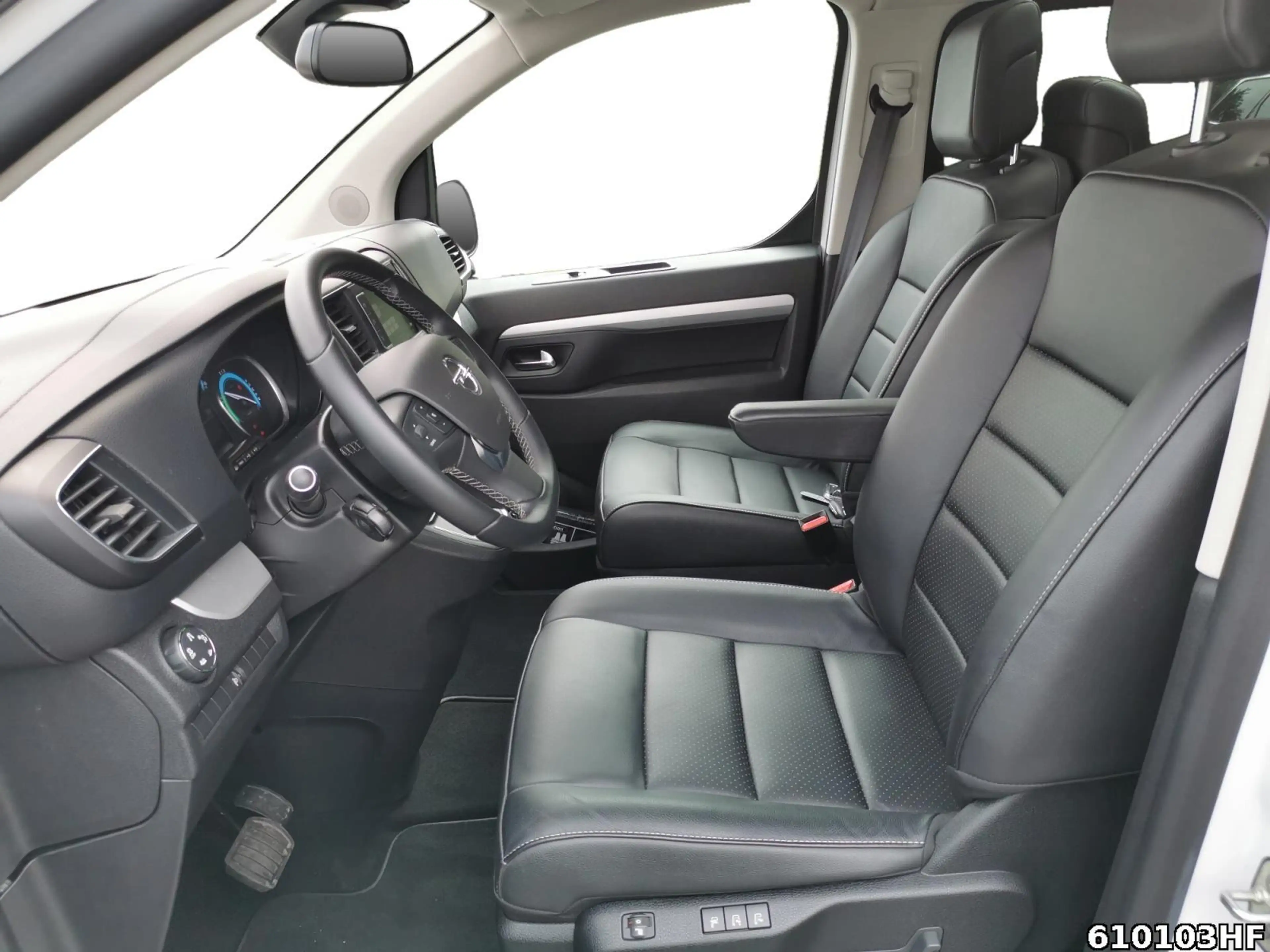 Opel Zafira Life -e Life 100kW*NAVI*PANO*KAMERA*PDC* — photo 11