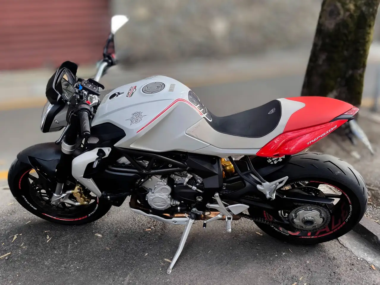 MV Agusta Brutale 800