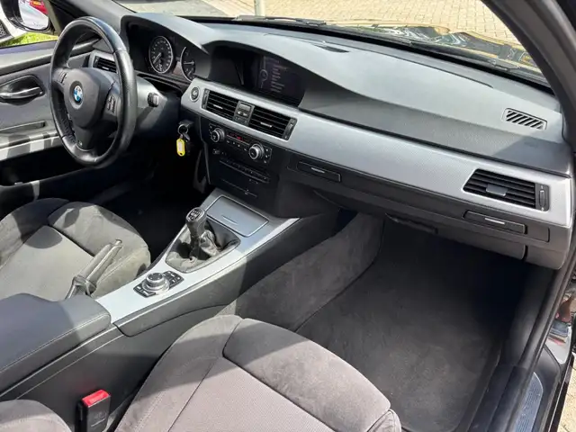 BMW 3 Series view 9