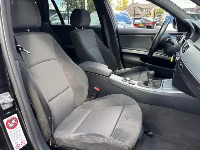 BMW 3 Series view 10