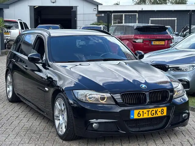 BMW 3 Series view 3