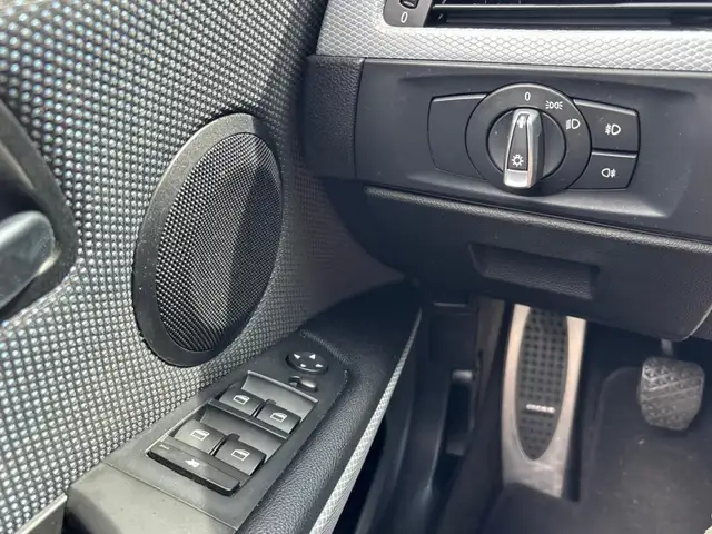 BMW 3 Series view 15