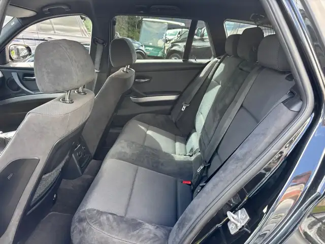 BMW 3 Series view 13