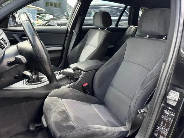 BMW 3 Series view 11