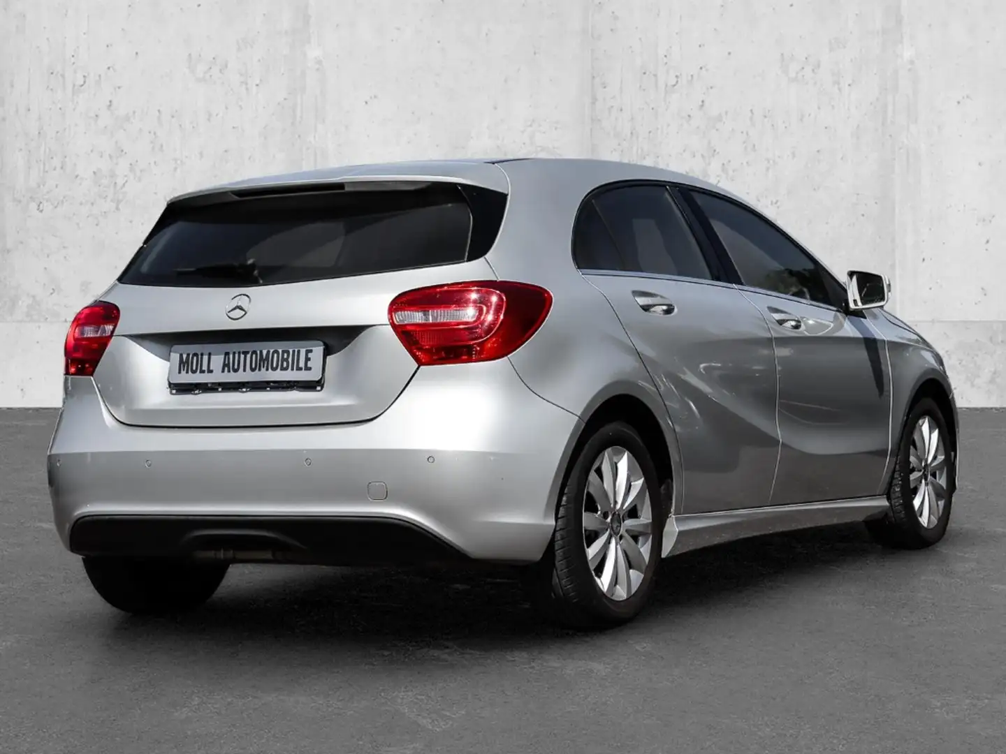 Mercedes-Benz A 180 BlueEfficiency Navi SHZ Parklenkass. Notbremsass. Argent - 2