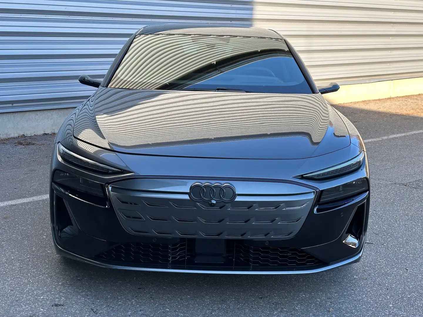 Audi S6 e-tron Grau - 2