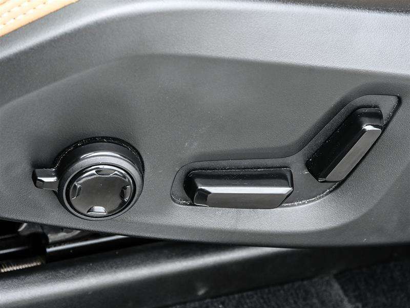 2021 Volvo XC90 thumb 9
