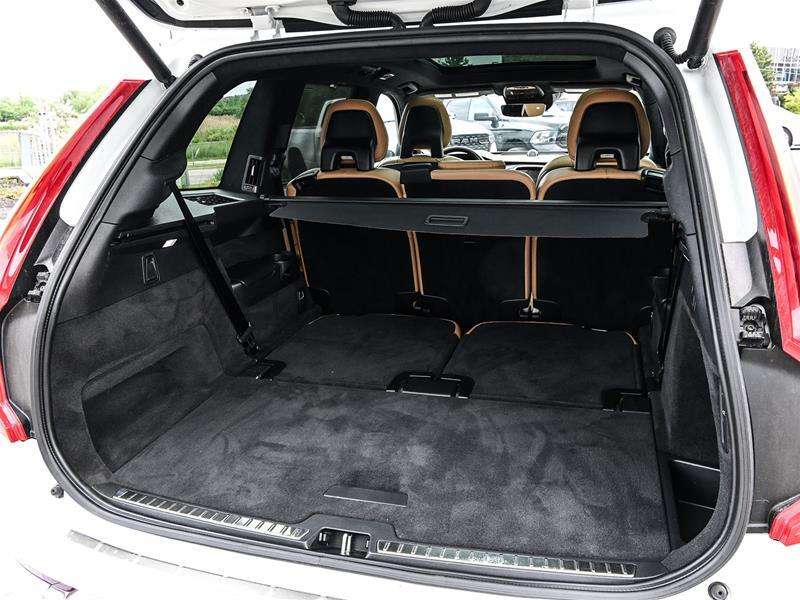 2021 Volvo XC90 thumb 10