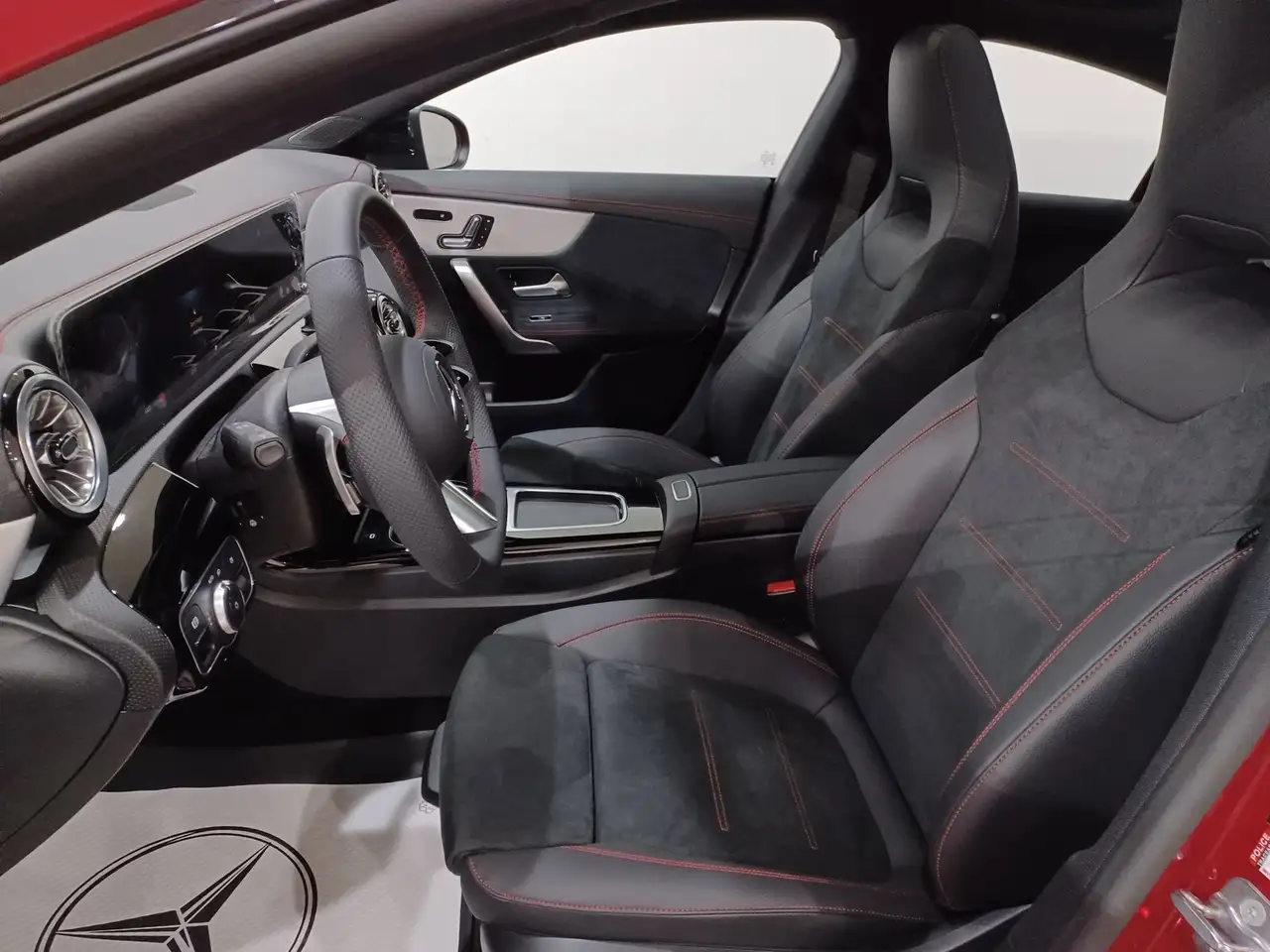Mercedes-Benz CLA снимка Mercedes-Benz CLA