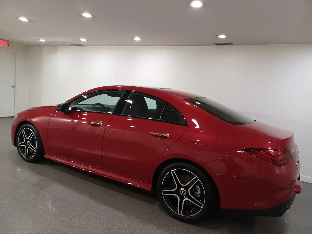 Mercedes-Benz CLA снимка Mercedes-Benz CLA