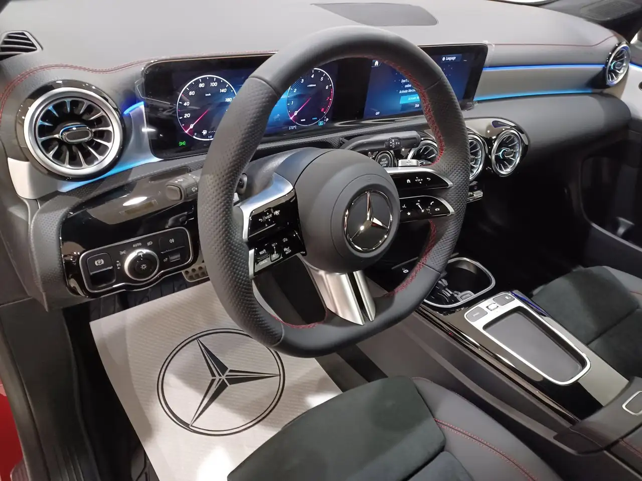 Mercedes-Benz CLA снимка Mercedes-Benz CLA