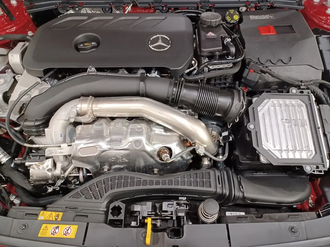 Mercedes-Benz CLA снимка Mercedes-Benz CLA