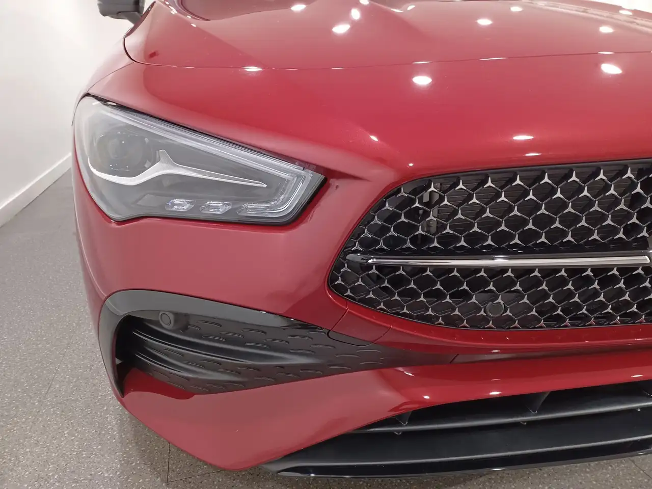 Mercedes-Benz CLA снимка Mercedes-Benz CLA