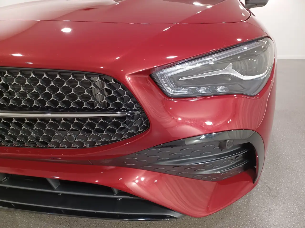 Mercedes-Benz CLA снимка Mercedes-Benz CLA
