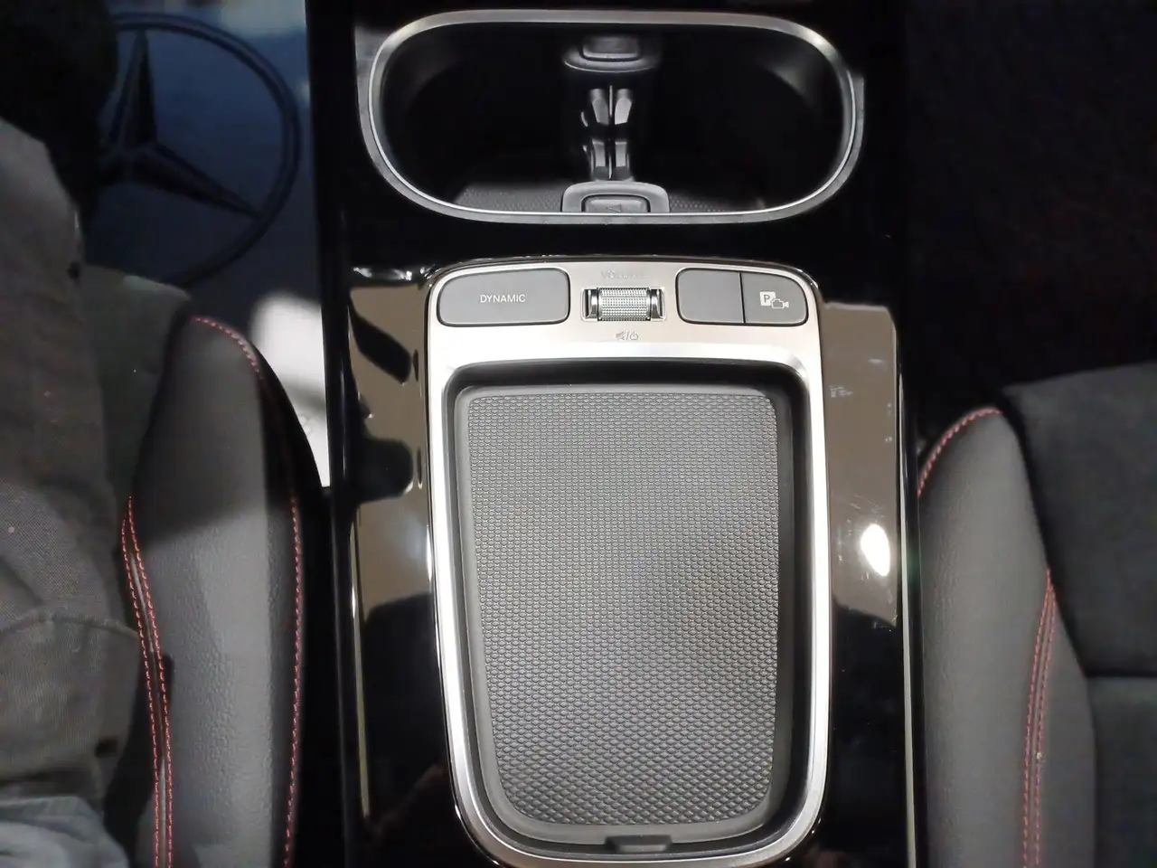 Mercedes-Benz CLA снимка Mercedes-Benz CLA