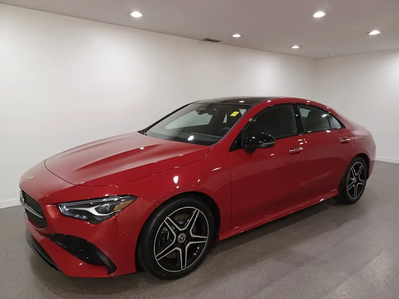 Mercedes-Benz CLA снимка Mercedes-Benz CLA