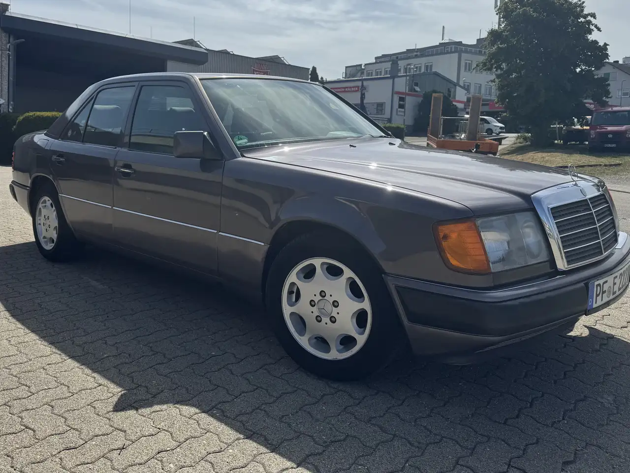 Mercedes-Benz E 260 H-Kehnzeihen, foto 6