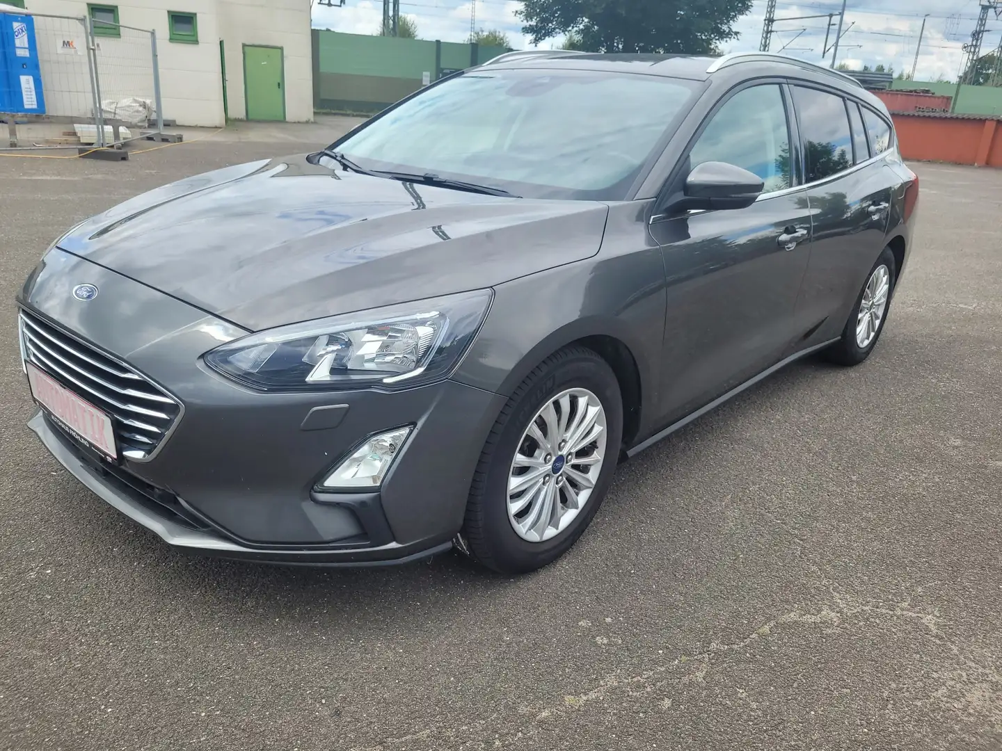Ford Focus 1.5 EcoBlue Titanium Aut.+SHZ+AHK+KLIMA+NAVI+RFK+ Grau - 2