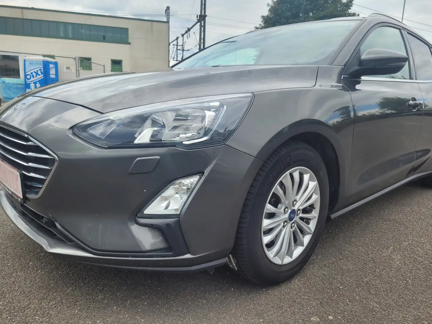 Ford Focus 1.5 EcoBlue Titanium Aut.+SHZ+AHK+KLIMA+NAVI+RFK+ Grau - 1