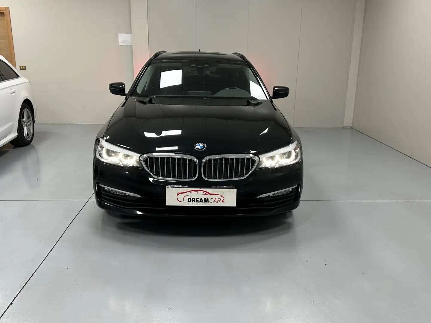 BMW 520 520d Touring Luxury auto Negro - 2