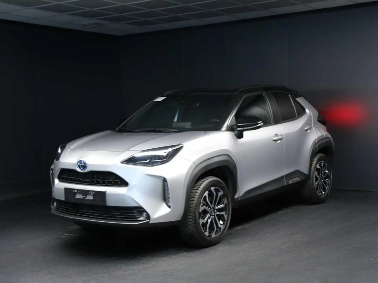 Toyota Yaris Cross 1.5h Trend awd-i 116cv e-cvt Silber - 2