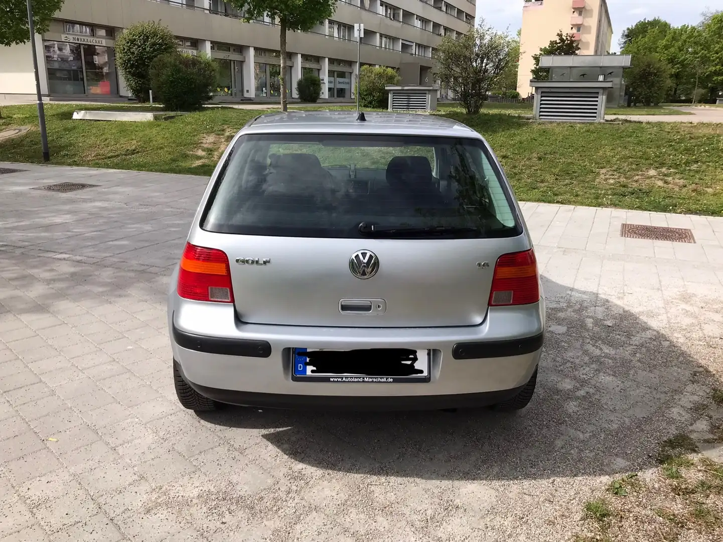 Volkswagen Golf 1.6 Automatik srebrna - 2