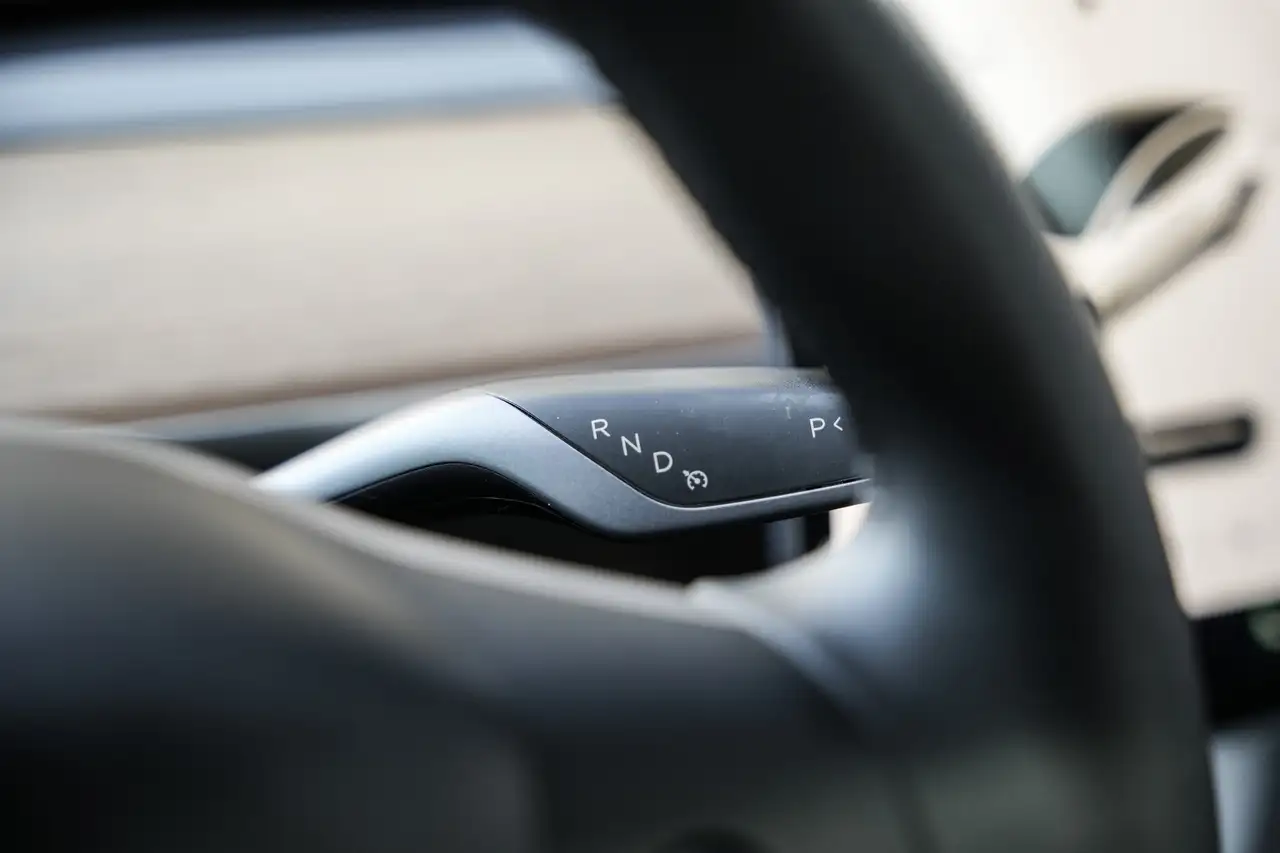 Tesla Model 3 снимка Tesla Model 3