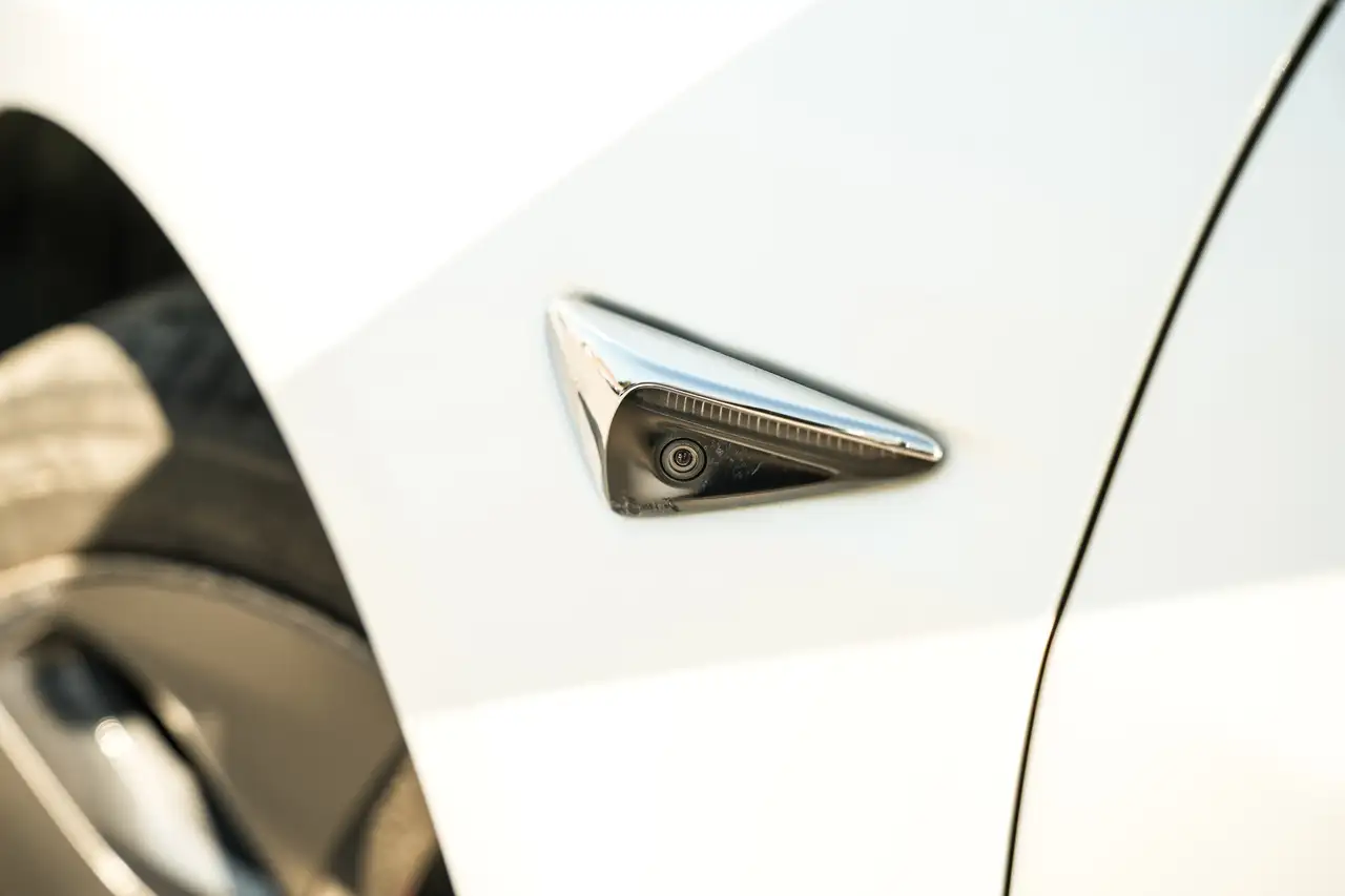 Tesla Model 3 снимка Tesla Model 3