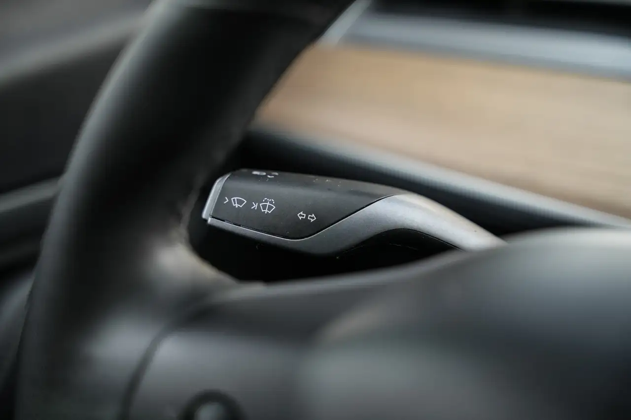 Tesla Model 3 снимка Tesla Model 3