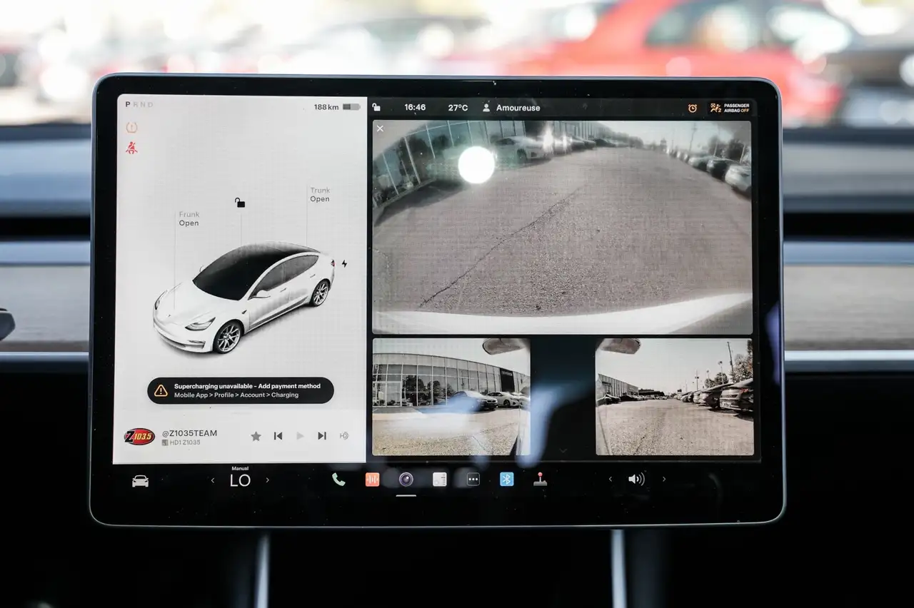 Tesla Model 3 снимка Tesla Model 3