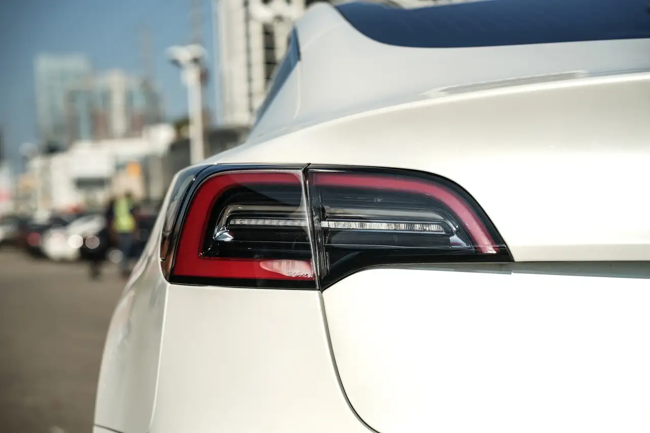 Tesla Model 3 снимка Tesla Model 3