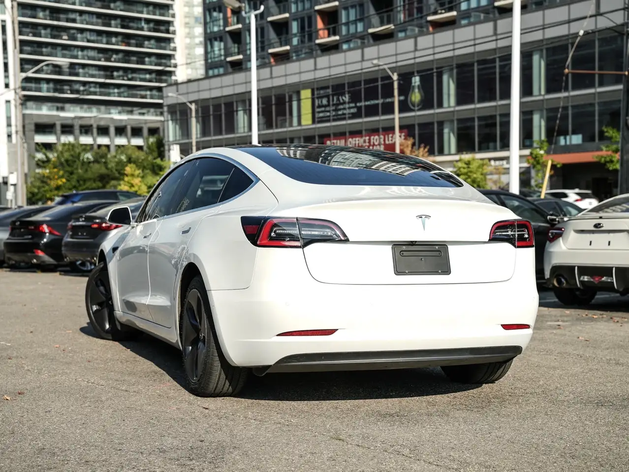 Tesla Model 3 снимка Tesla Model 3