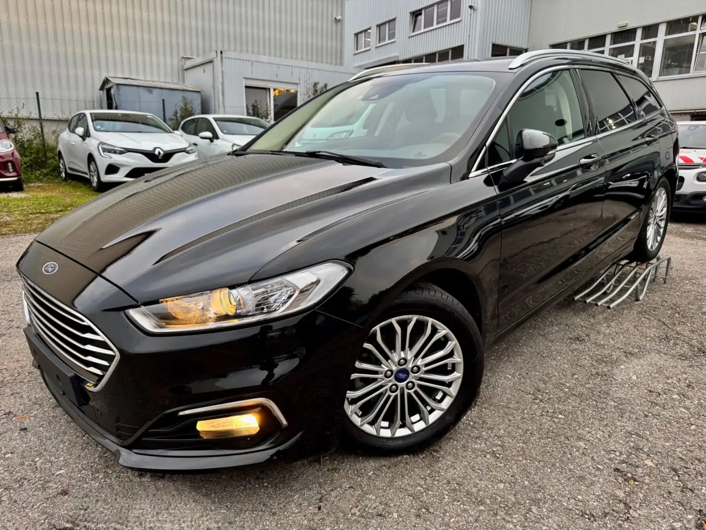 Ford Mondeo Turnier Hybrid Titanium Schwarz - 1