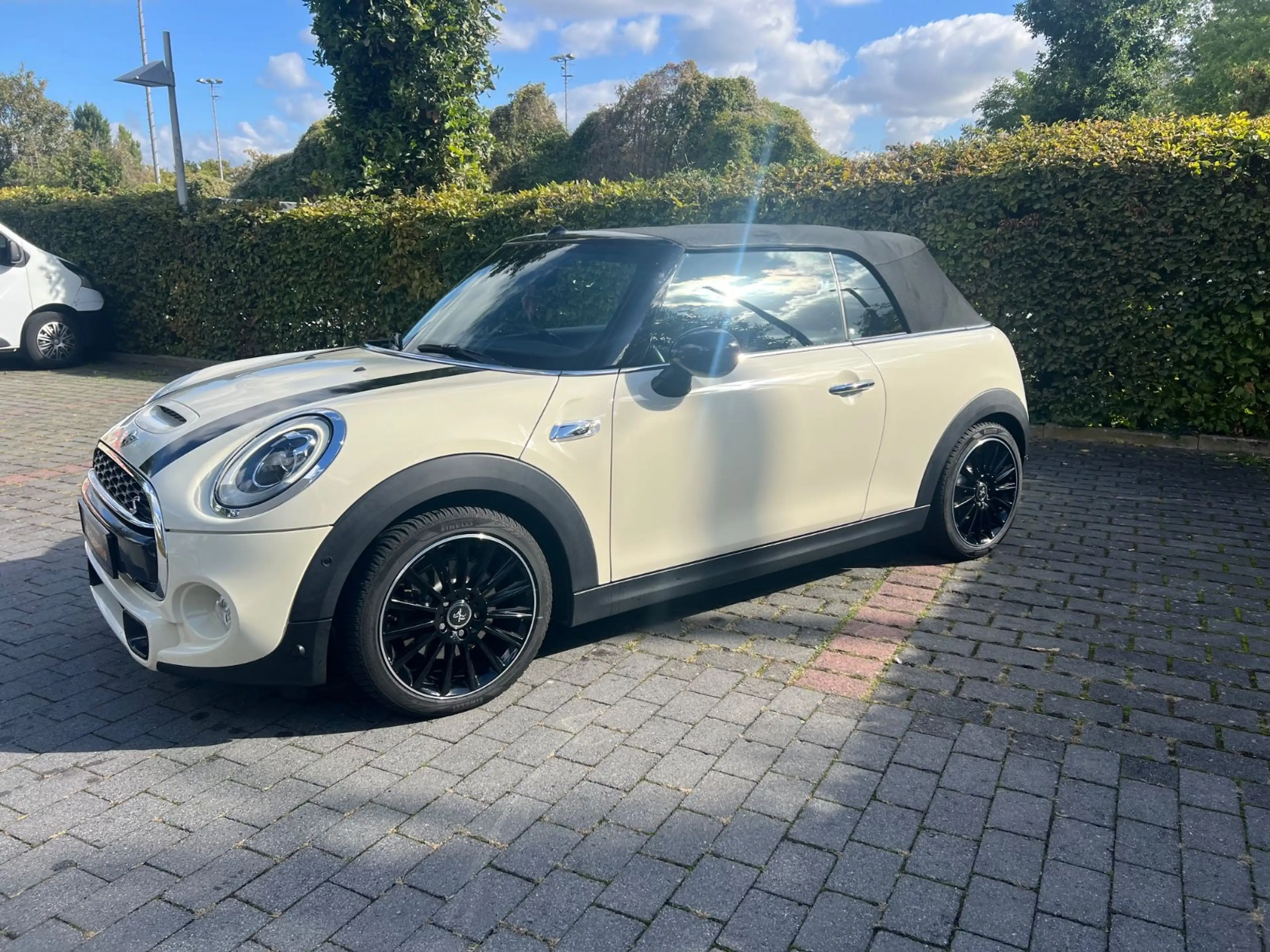 MINI Cooper S Cabrio Cooper S~Harman-Kardon, — photo 9