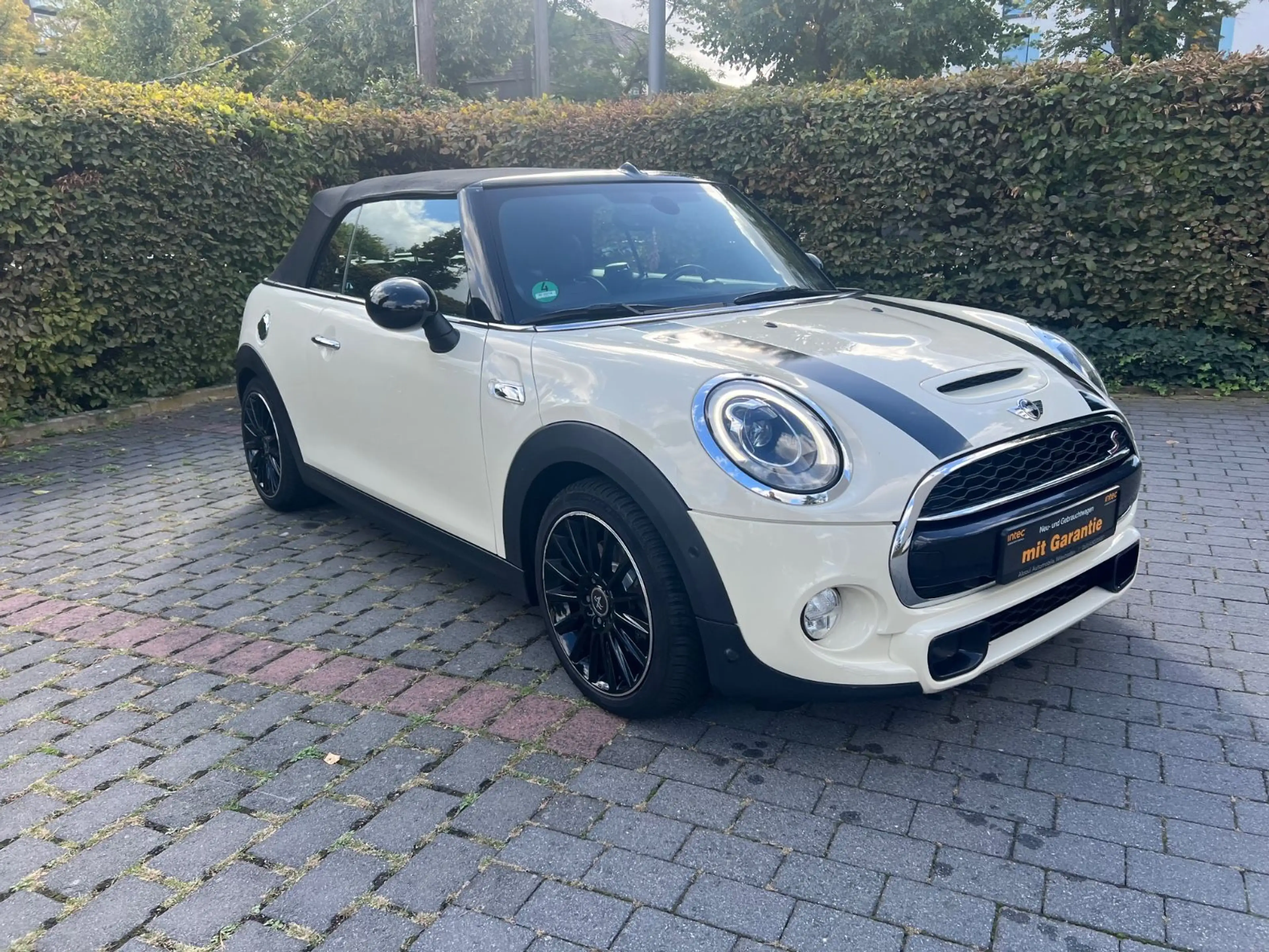 MINI Cooper S Cabrio Cooper S~Harman-Kardon,