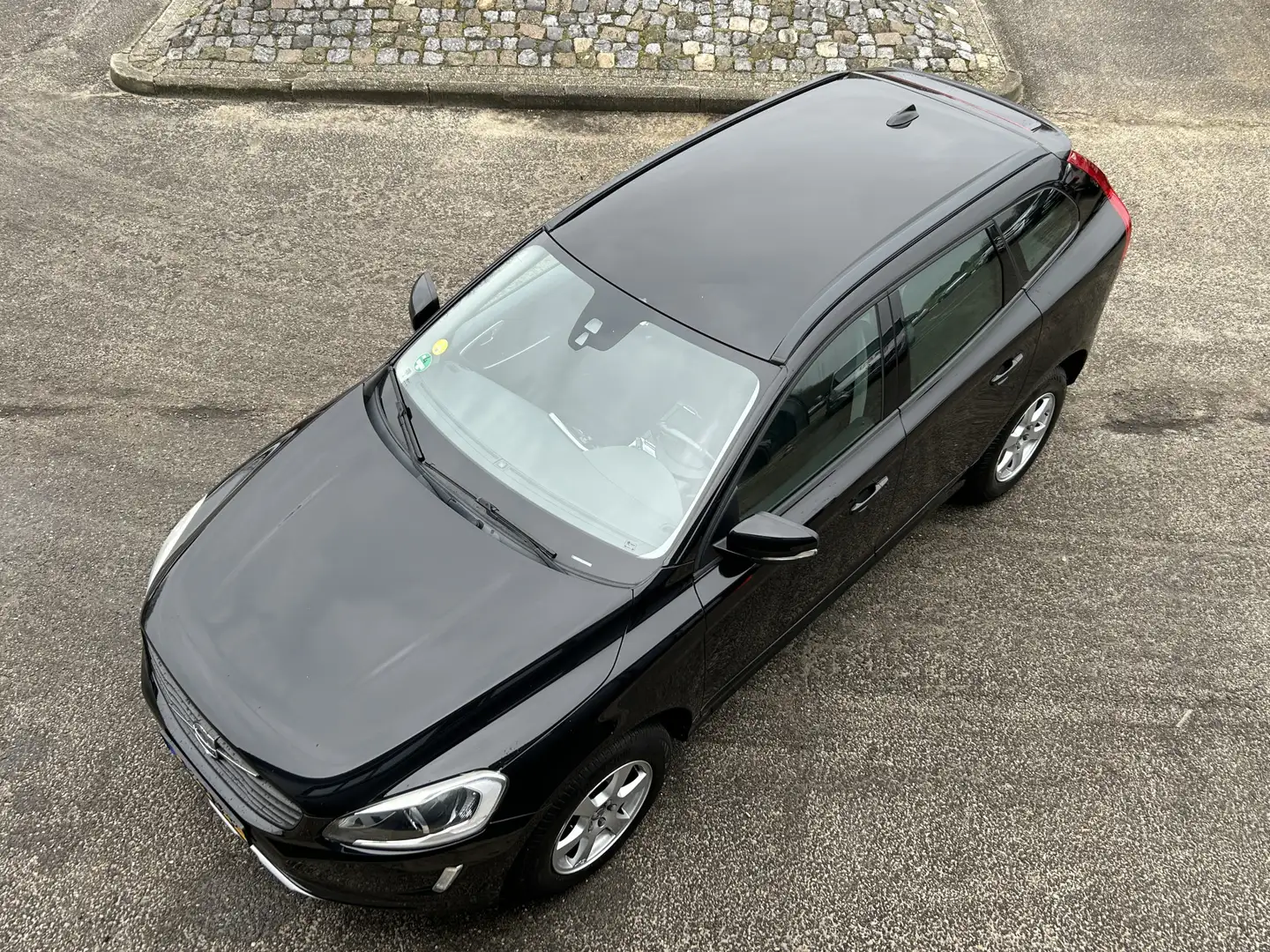 Volvo XC60 2.0 D3 150 PK FWD Summum MEMORY STOEL LED NAVI CRU Noir - 2