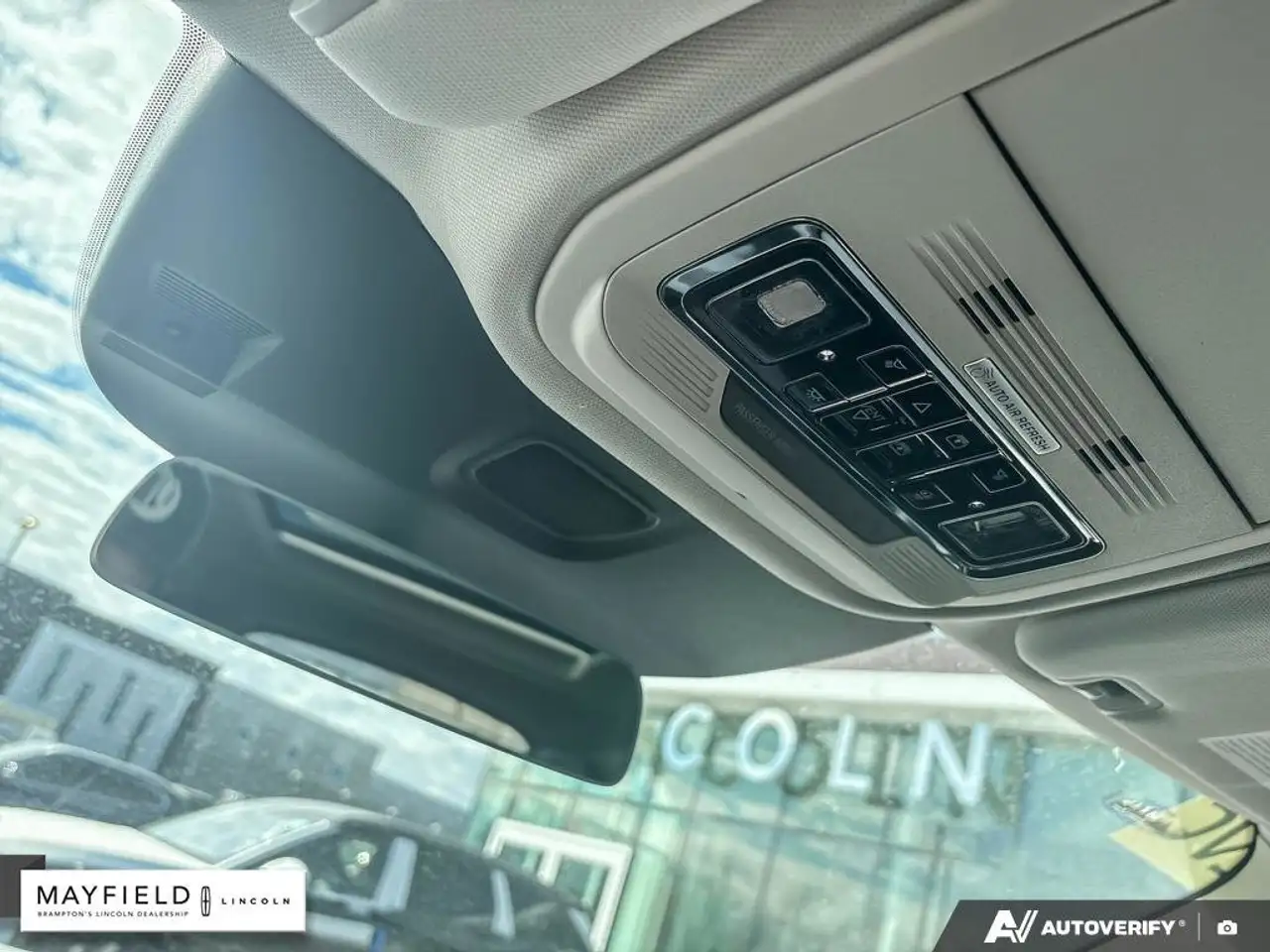 Lincoln Aviator снимка Lincoln Aviator