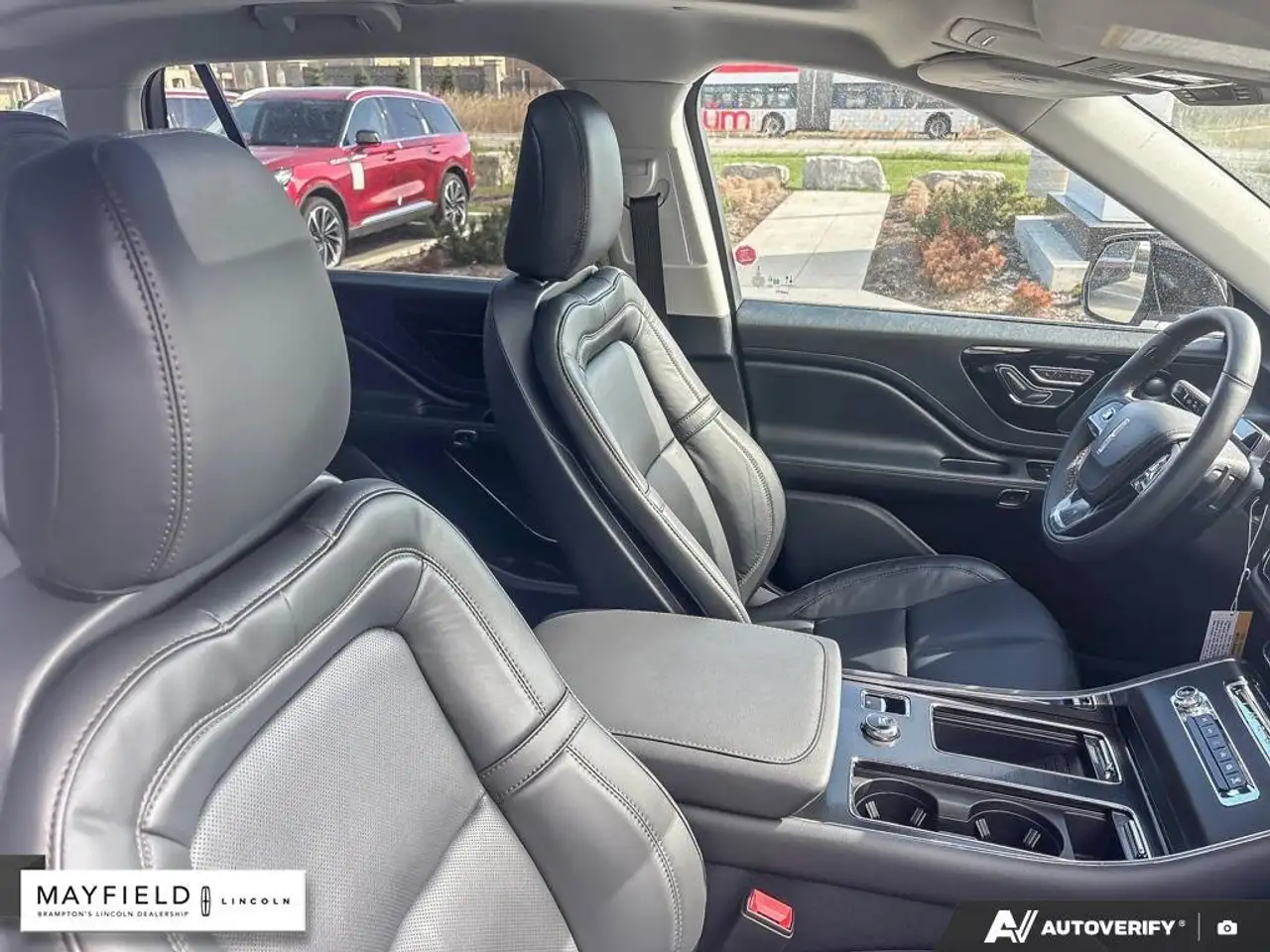 Lincoln Aviator снимка Lincoln Aviator