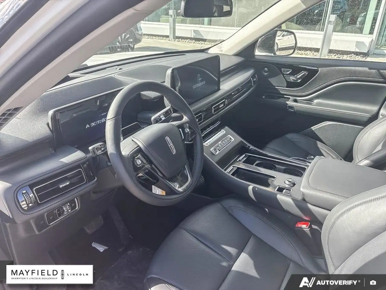 Lincoln Aviator снимка Lincoln Aviator
